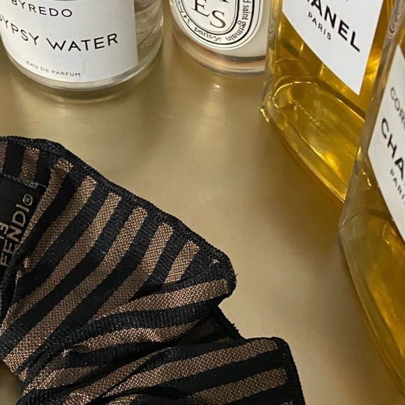 authentic Large Fendi hair scrunchie - Picture 7 of 9